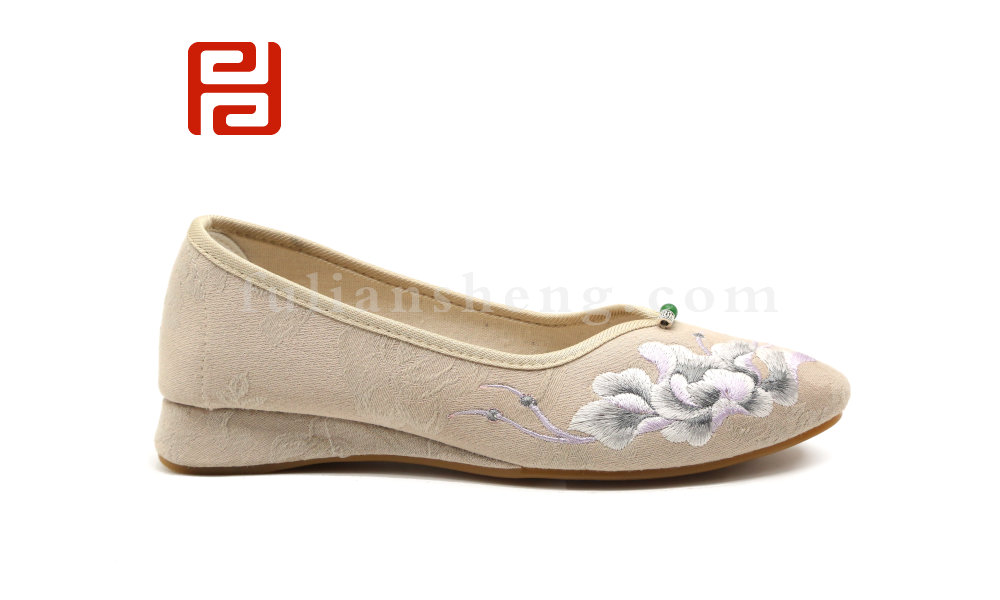 福連升老北京布鞋女春漢服鞋子女古風(fēng)淡雅坡跟繡花鞋圖片