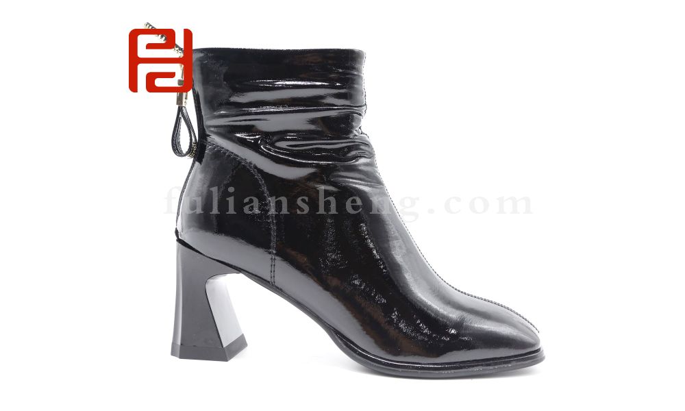 福連升休閑鞋冬季高跟褶皺短靴工作時(shí)尚亮面女鞋圖片