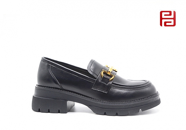 春季新款英倫金屬環(huán)扣復古樂福鞋中跟厚底女鞋
