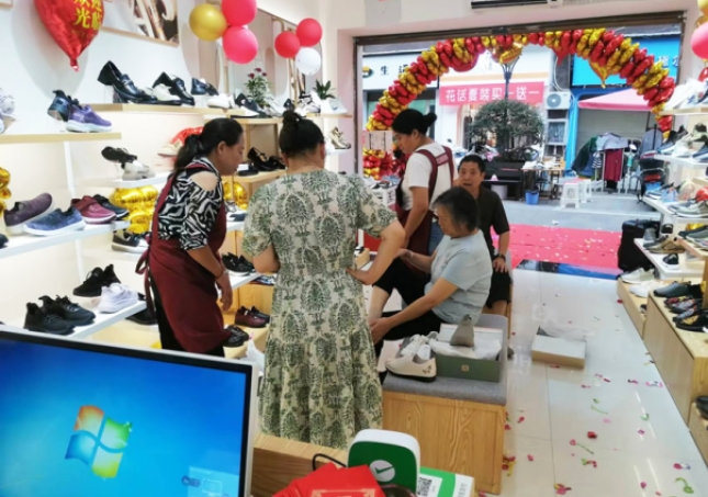 老北京布鞋加盟店 老北京布鞋多少錢(qián)一雙