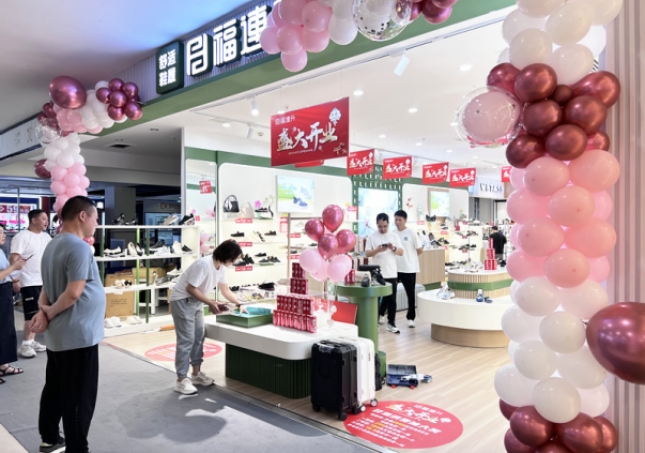 賀：福連升休閑鞋湖南長沙東方悅鄰mall新店開業(yè)！