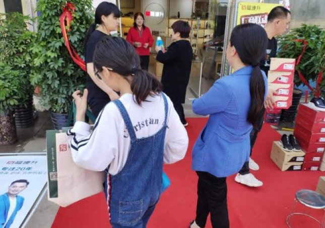 賀：福連升河南鄭州郭店鎮(zhèn)老北京布鞋、休閑鞋專賣店正式開業(yè)！